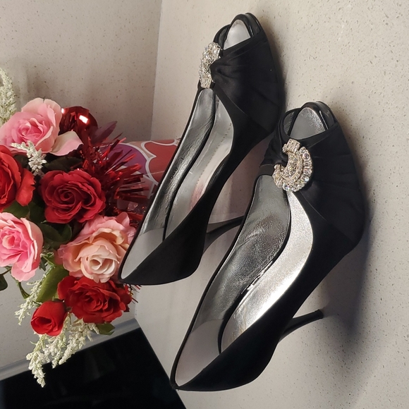 GIUSEPPE ZANOTTI Satin embellished heels (sz 37)